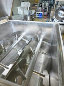 Máy trộn hút chân không lồng vuông 2 trục Tech Garden