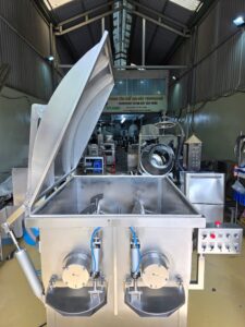 Máy trộn hút chân không lồng vuông 2 trục Tech Garden