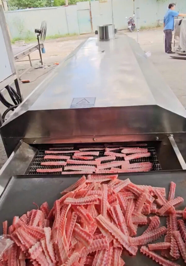 Conveyor belt grill